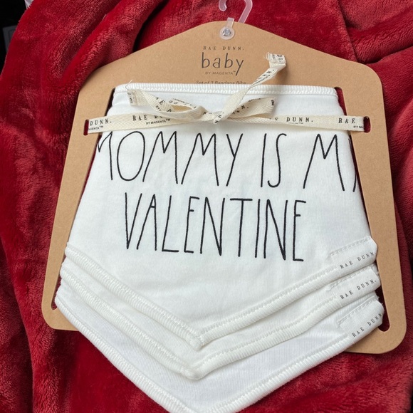 NWT RAE DUNN bib set - Picture 2 of 4